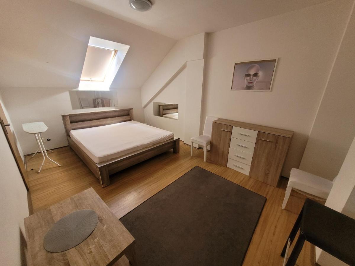 Apartments Zizkov B Prague Luaran gambar
